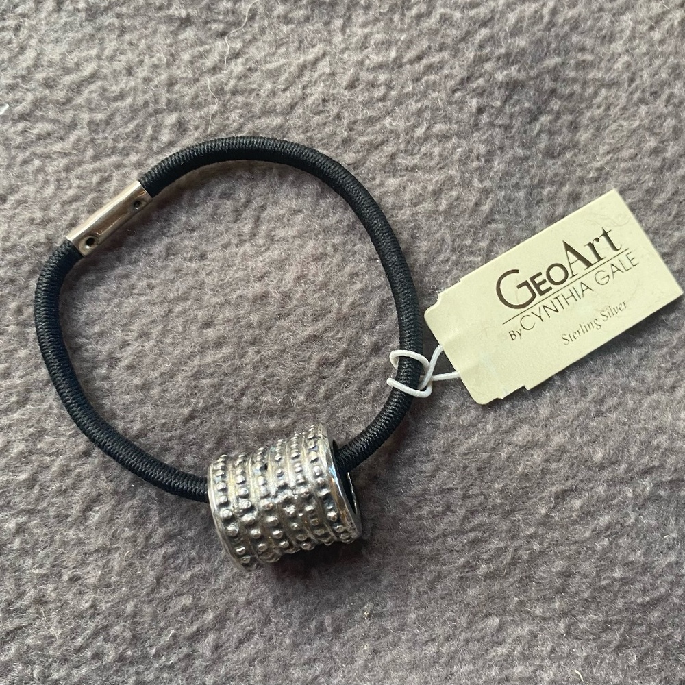 GeoArt by Cynthia Gale Ponytail Holder, short round